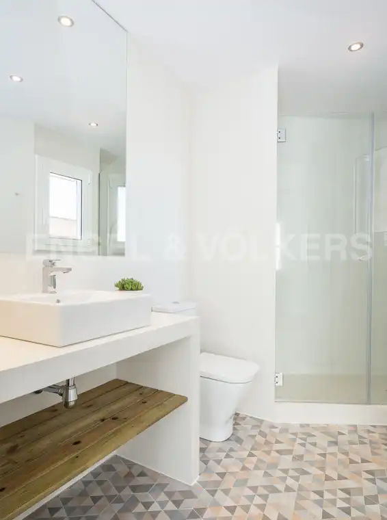 Bathroom of Attic for rent in Barcelona  with Air Conditioner, Heating and Parquet flooring