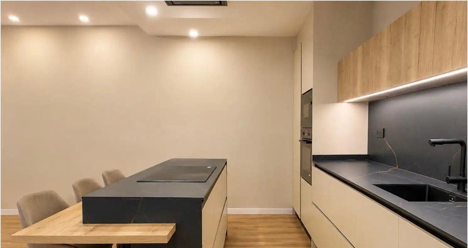 Cocina de Casa adosada en venta en Vilanova i la Geltrú con Aire acondicionado, Terraza y Horno