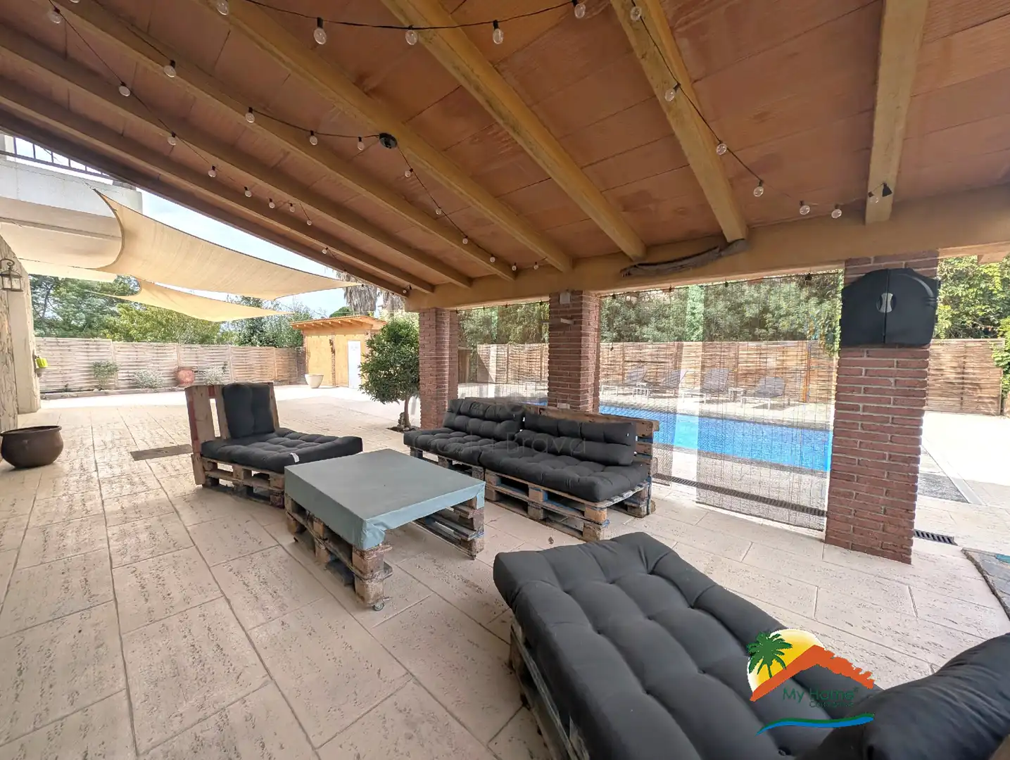 Casa amb piscina en venda a Aiguaviva Parc, imagen 3