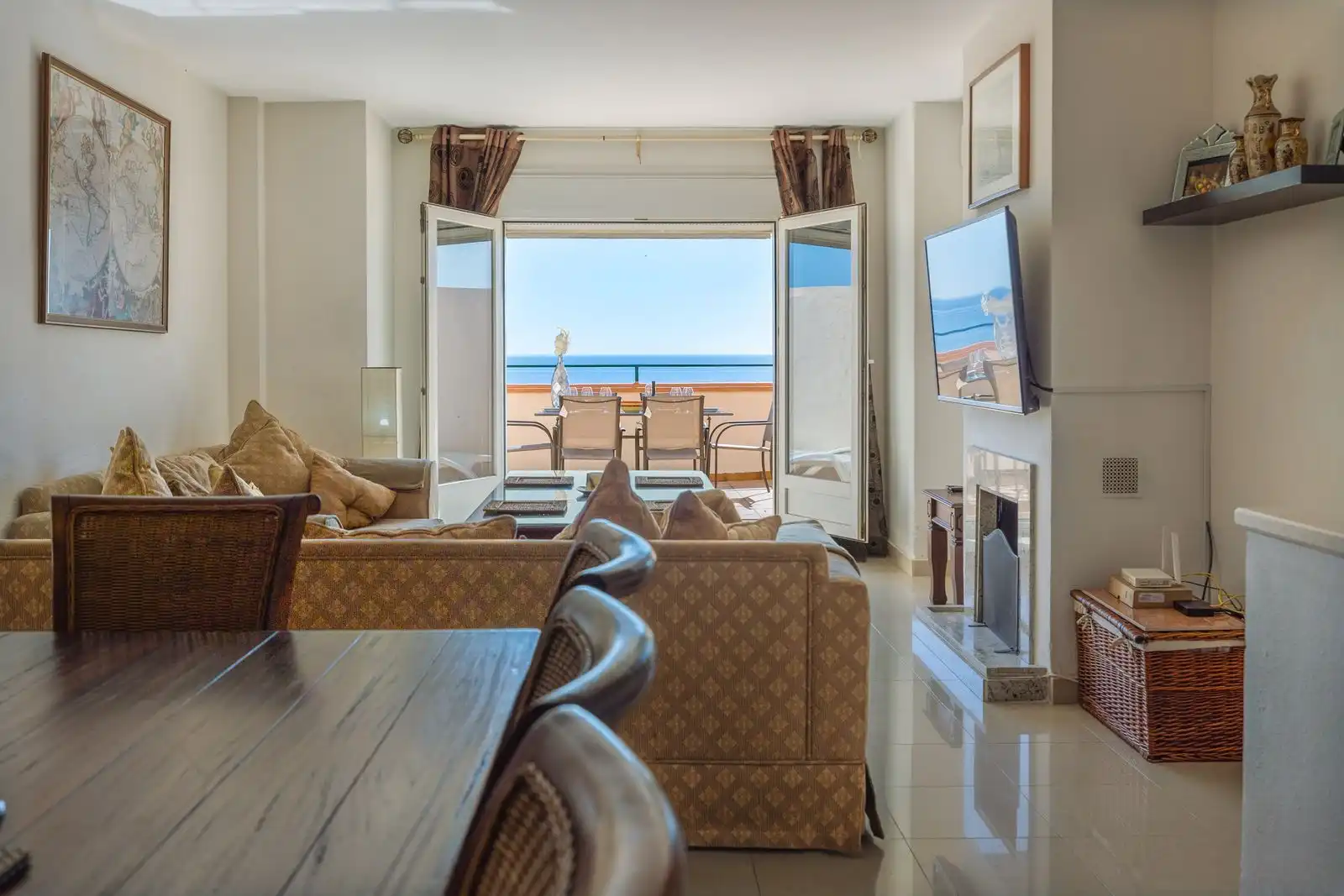 Sala de estar de Casa o chalet en venta en Estepona con Aire acondicionado, Terraza y Piscina comunitaria