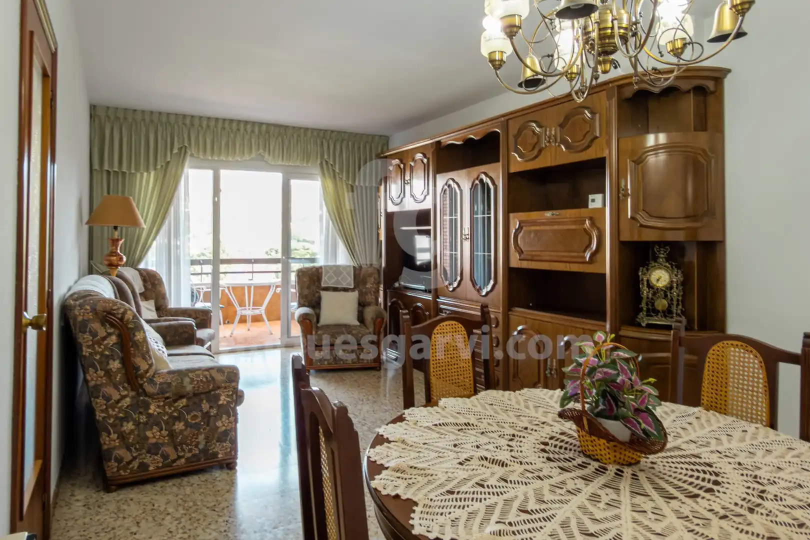 Sala de estar de Piso en venta en L'Hospitalet de Llobregat con Calefacción y Balcón
