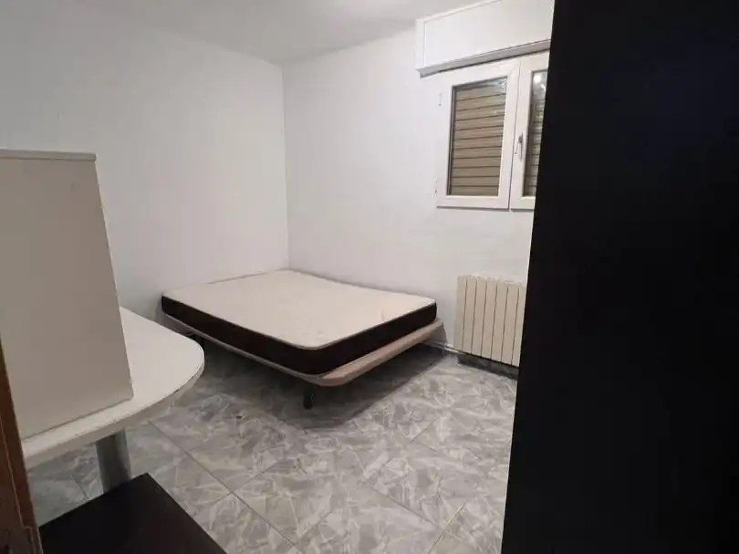 Habitación de Piso de alquiler en Lleida con Calefacción, Amueblado y Lavadora
