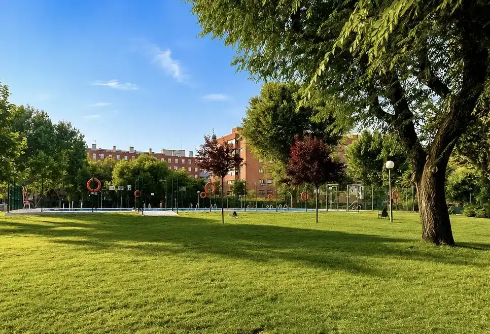 Vista exterior de Pis en venda en Torrejón de Ardoz amb Aire condicionat, Piscina i Balcó