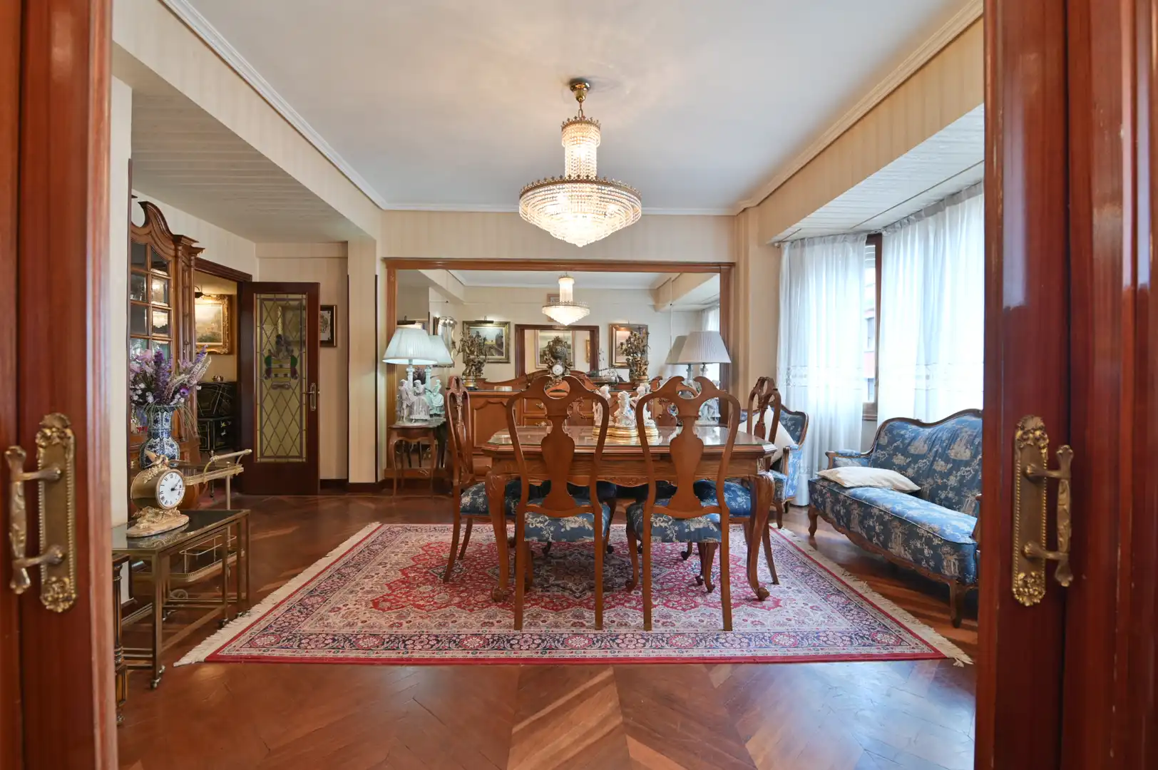 Comedor de Piso en venta en Bilbao  con Calefacción y Balcón