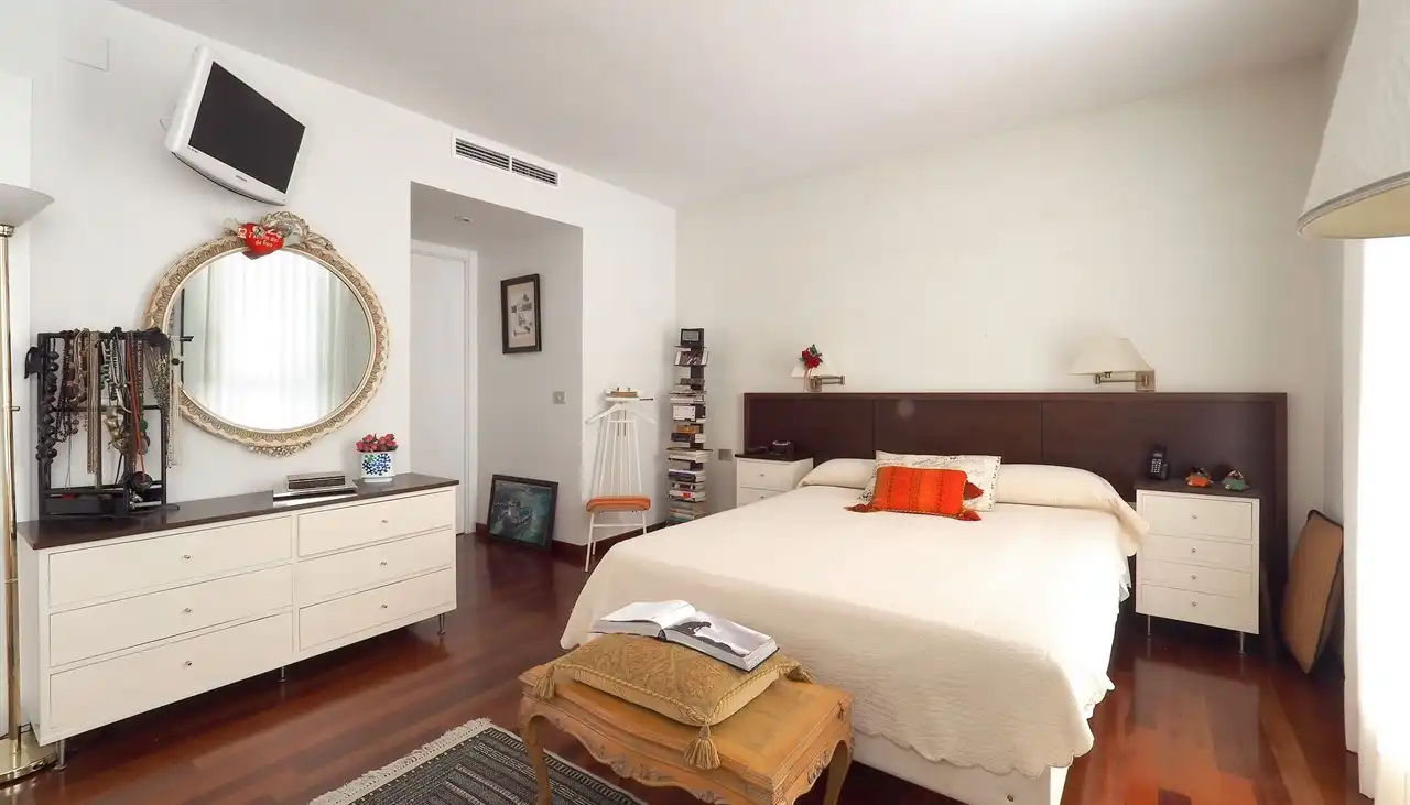 Bedroom of Houses for sale in Barcelona  with Parquet flooring, Terrace and Furnished