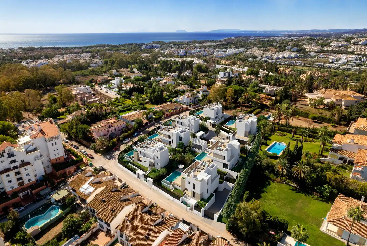 Exterior view of Houses for sale in Estepona  with Air Conditioner, Private garden and Terrace