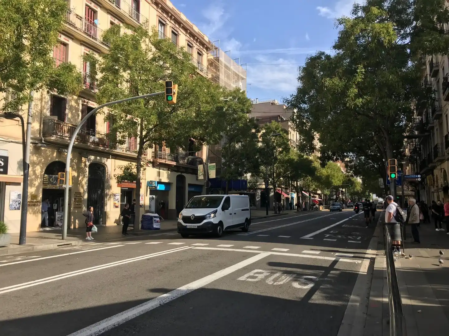 Business premises for transfer in Sants - Montjuïc, imagen 3