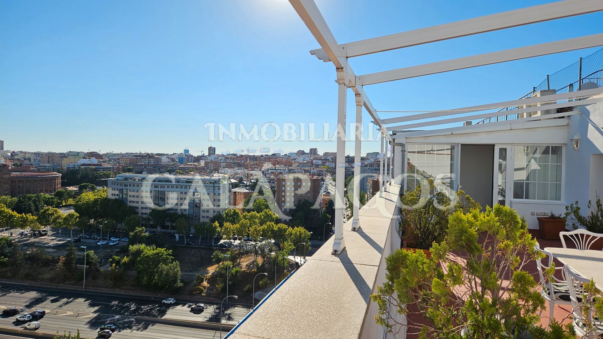 Attic to rent in Guindalera