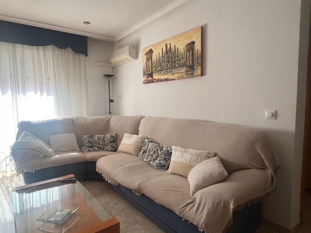 Living room of Flat to rent in Puertollano  with Air Conditioner, Heating and Furnished