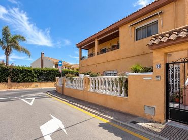 Villa mit Balkon zum Verkauf in Calle Calle Virgen de la Vega