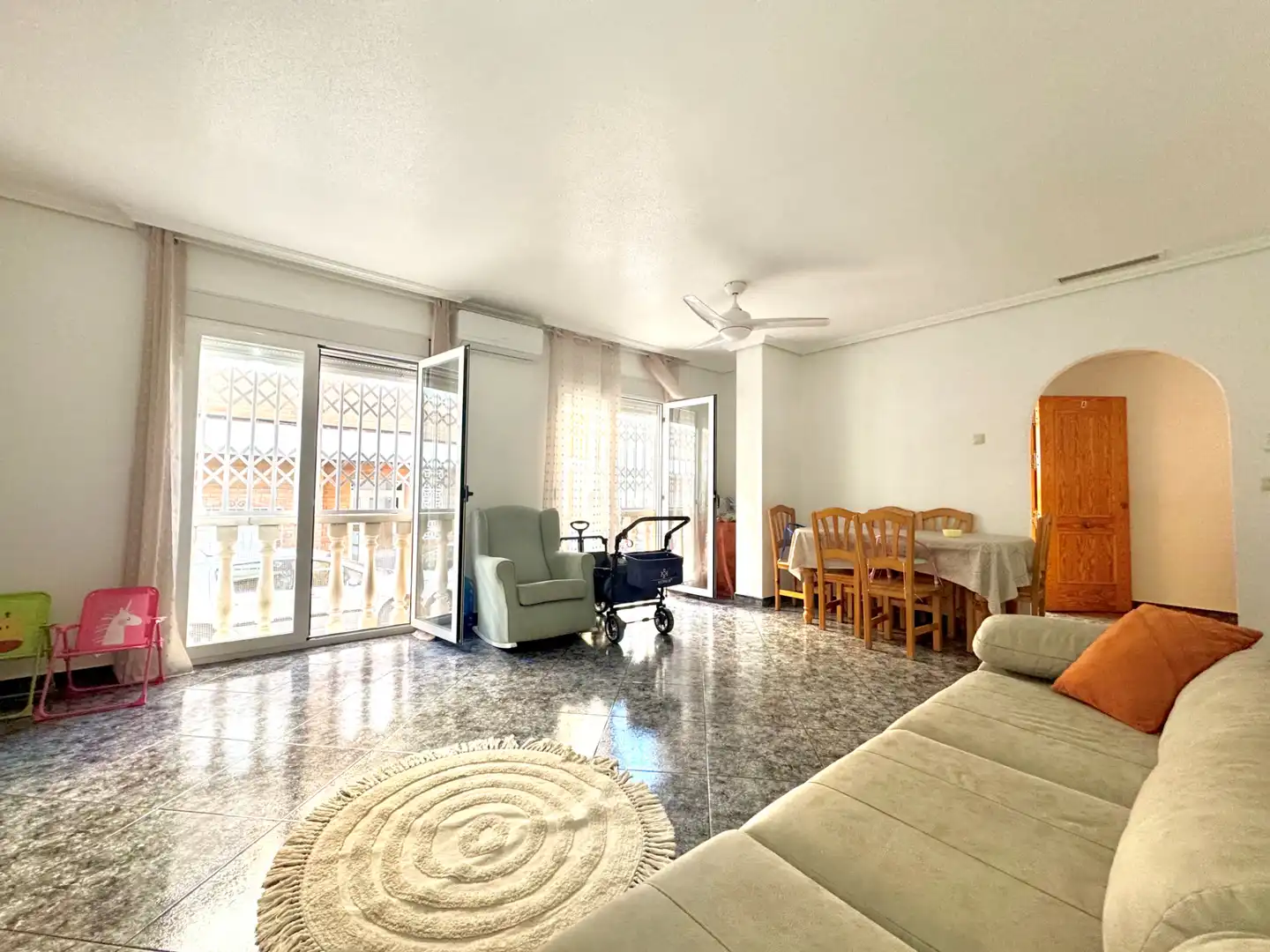 Vista exterior de Piso en venta en San Pedro del Pinatar con Aire acondicionado, Amueblado y Horno