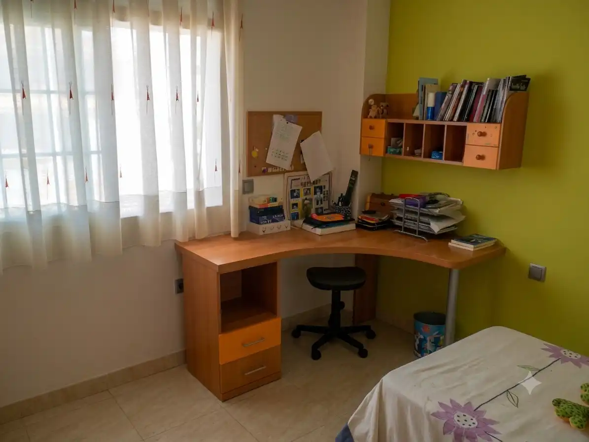 Dormitori de Casa adosada en venda en Sagunto / Sagunt amb Aire condicionat, Calefacció i Jardí privat