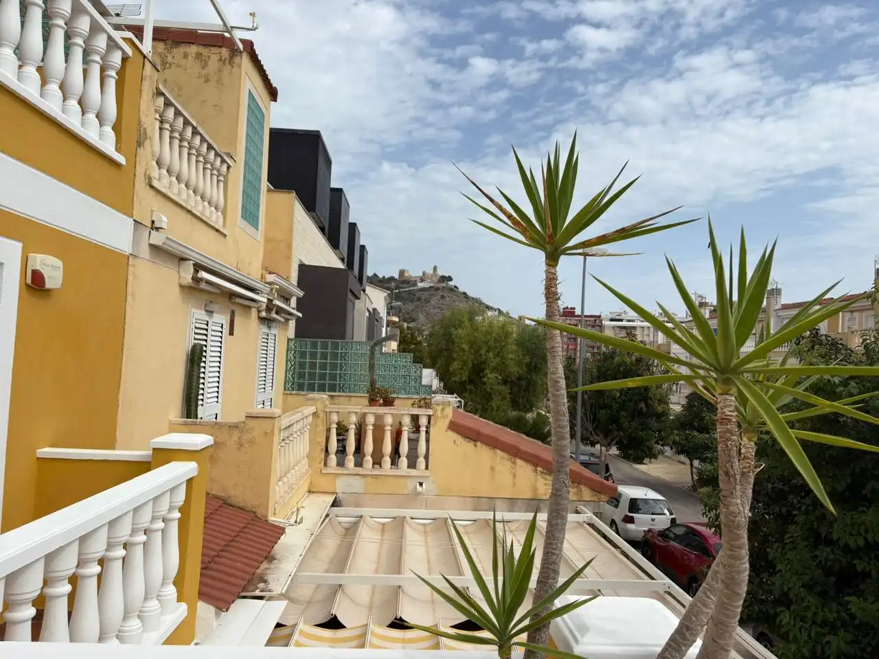Vista exterior de Casa adosada en venta en Cullera con Calefacción, Jardín privado y Terraza