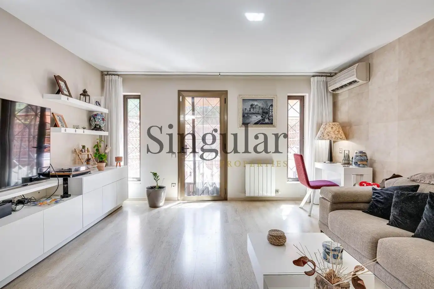 Sala de estar de Casa adosada en venta en Barcelona con Aire acondicionado, Calefacción y Terraza