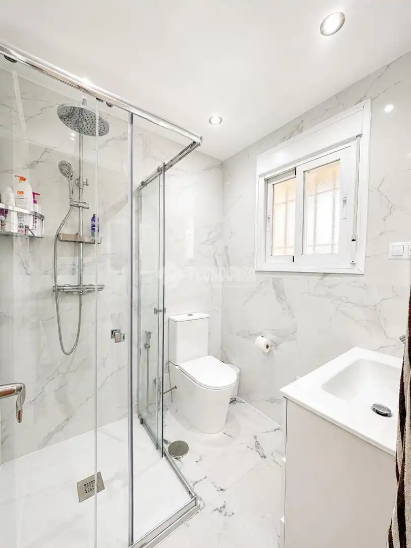 Baño de Piso en venta en Torrox con Aire acondicionado, Terraza y Piscina comunitaria