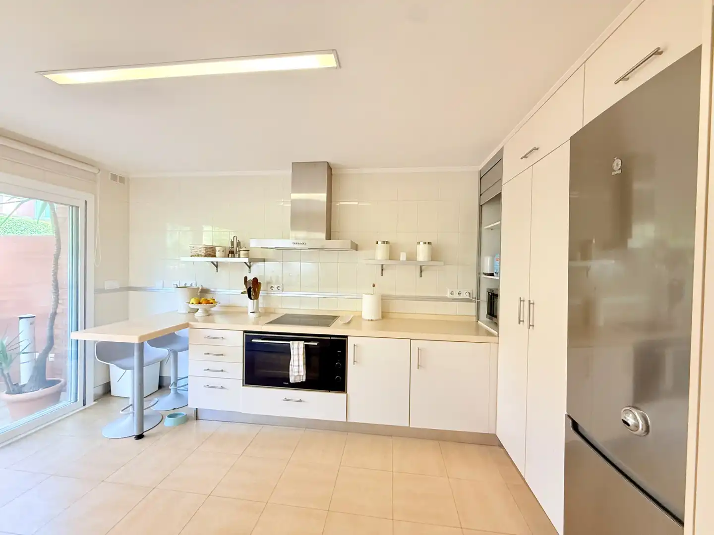 Cuina de Casa adosada de lloguer en Marbella amb Terrassa, Piscina i Piscina comunitària