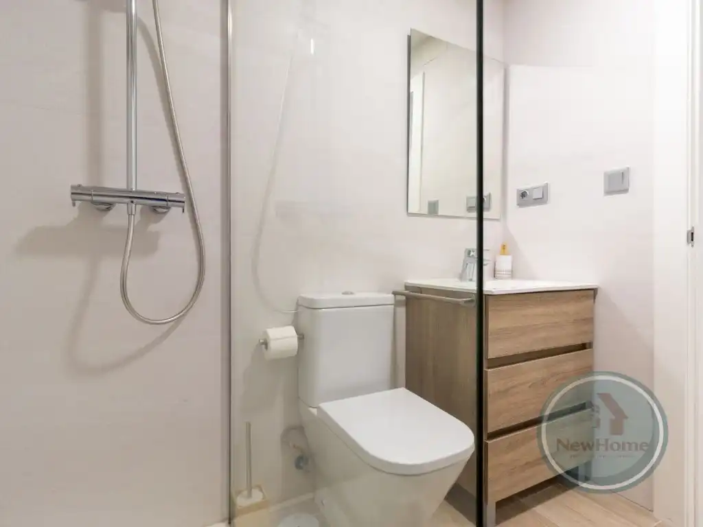 Baño de Piso de alquiler en Elche / Elx con Aire acondicionado, Terraza y Piscina comunitaria