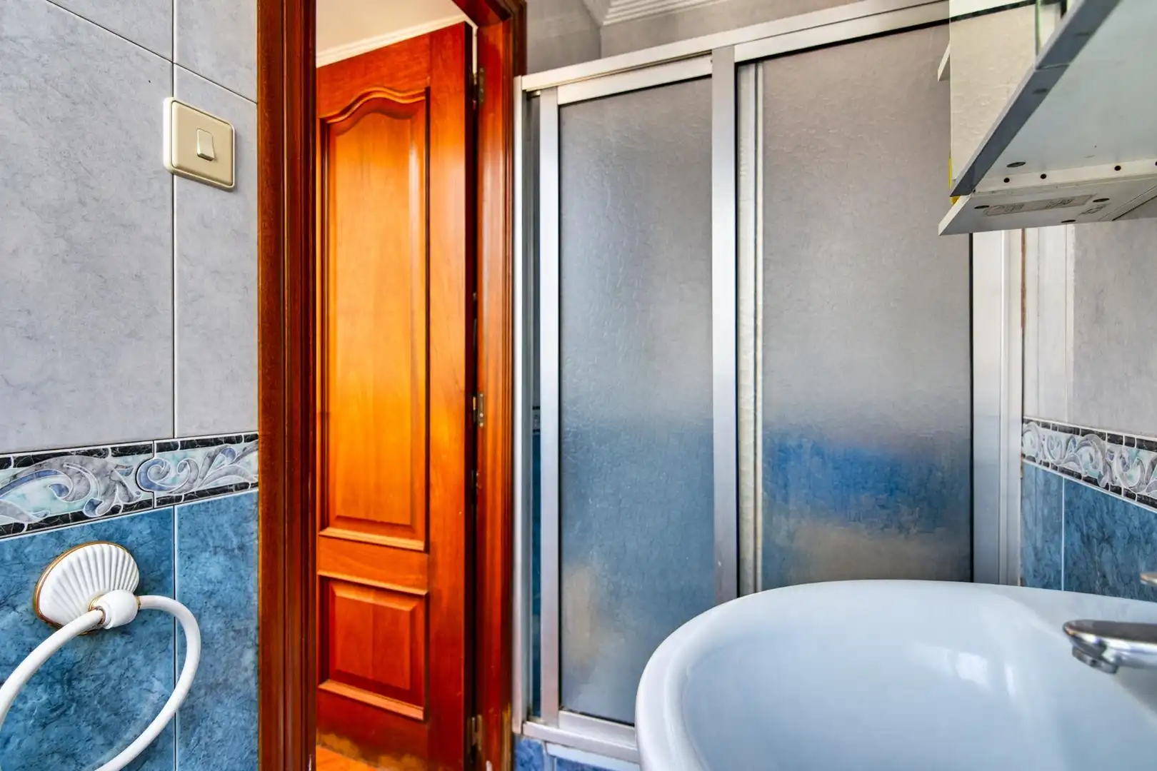 Badezimmer von Wohnung zum Verkauf in Aller, Asturias