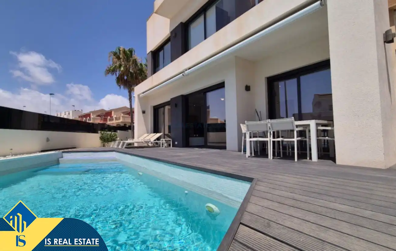 Villa avec piscine à vendre à Playa de los Locos