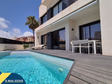Villa mit Pool zum Verkauf in Playa de los Locos