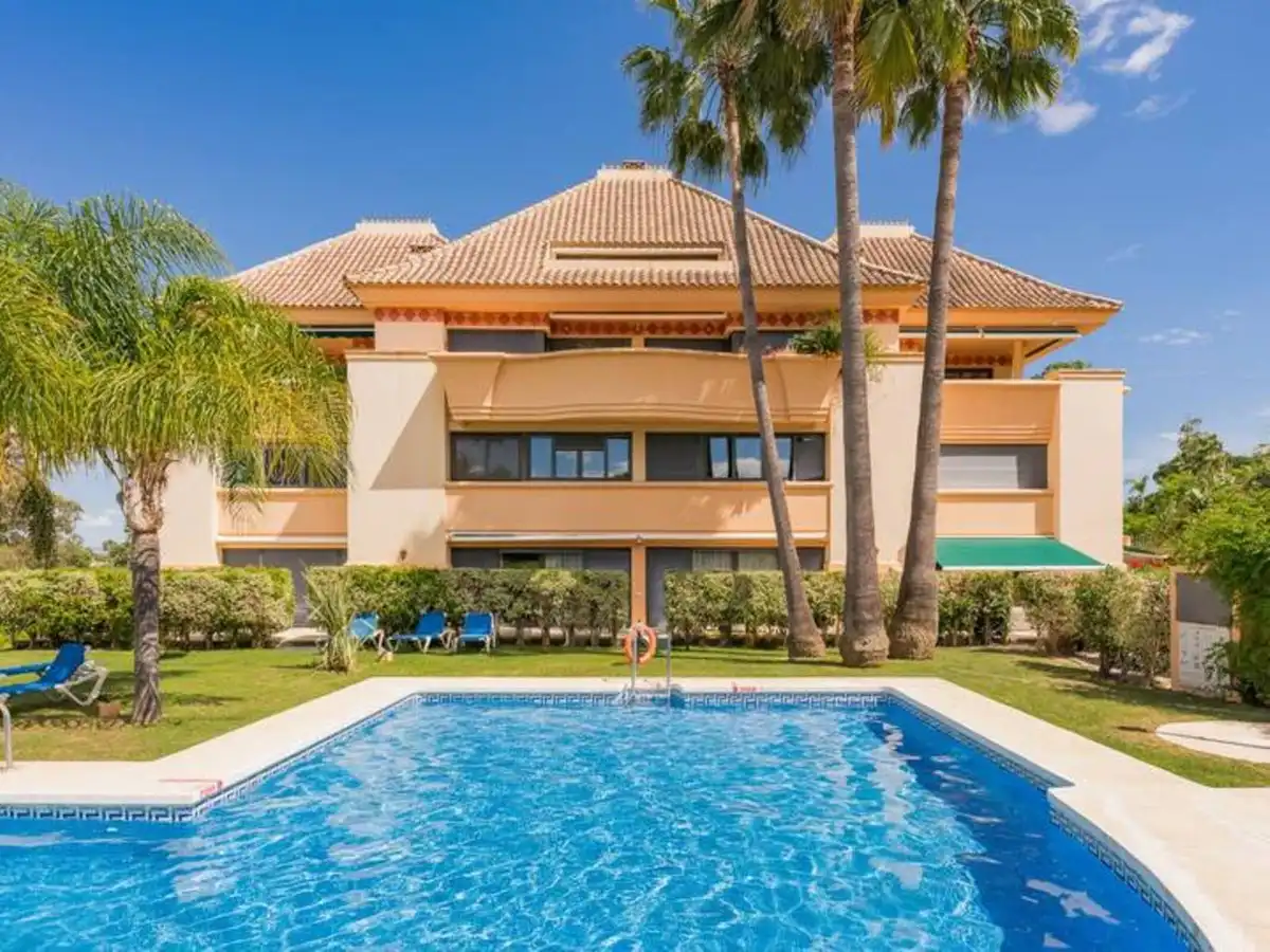 Piso con ascensor en venta en Nueva Andalucía