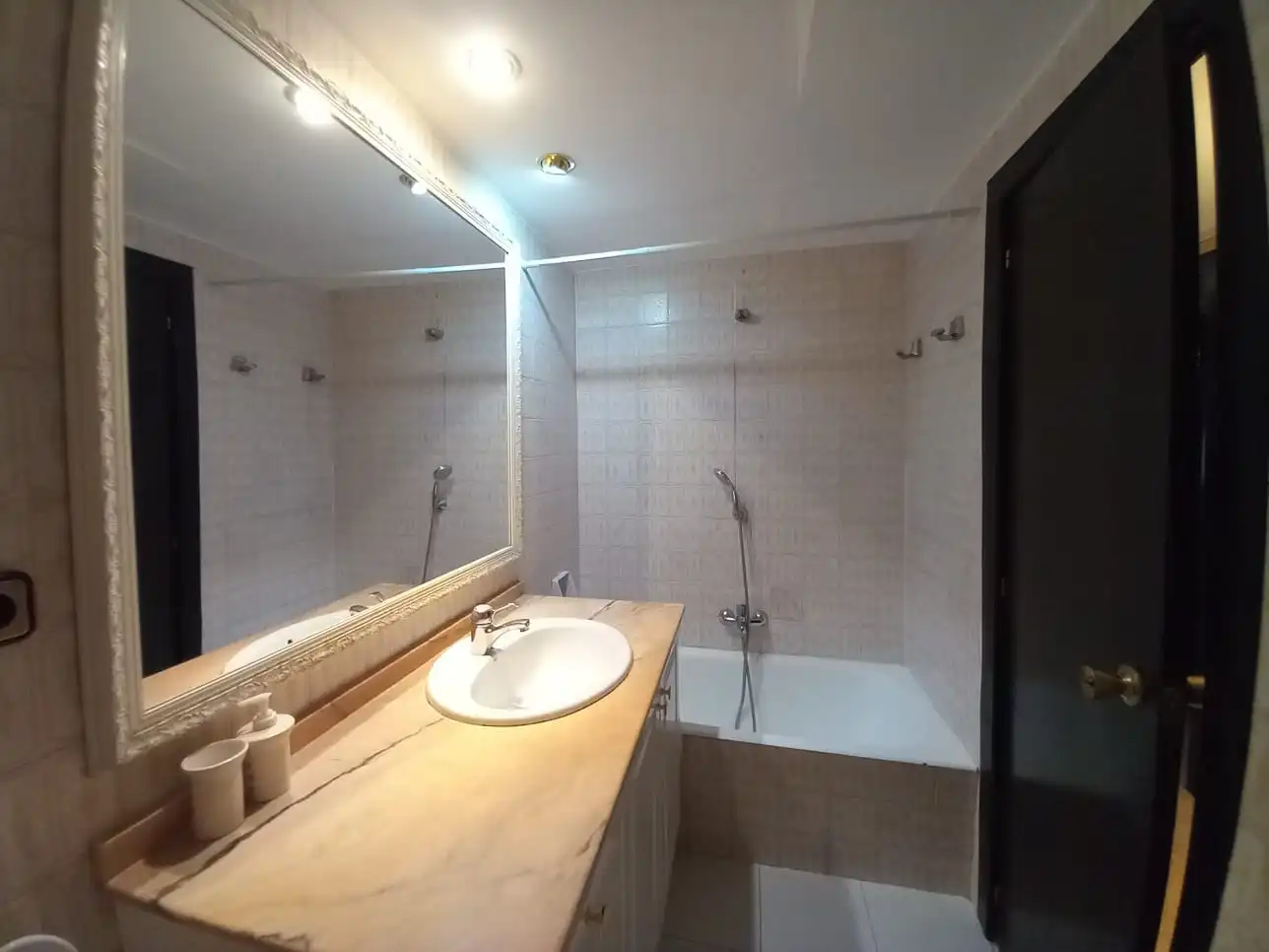 Baño de Piso de alquiler en Lleida con Aire acondicionado, Calefacción y Piscina