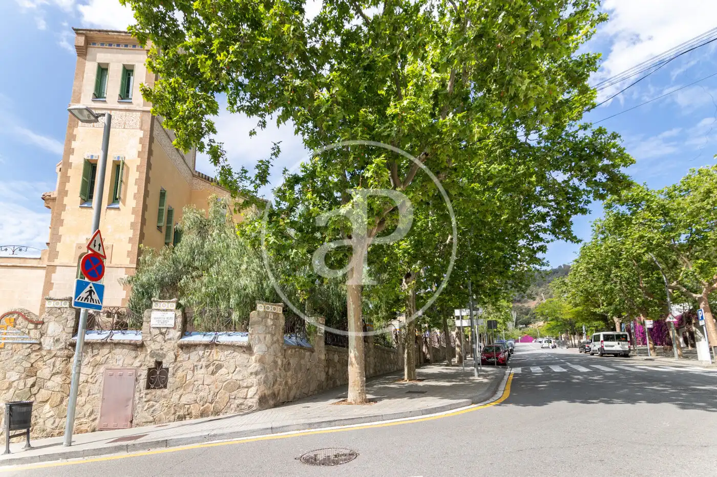 Vista exterior de Casa o xalet de lloguer en Barcelona amb Aire condicionat, Calefacció i Jardí privat