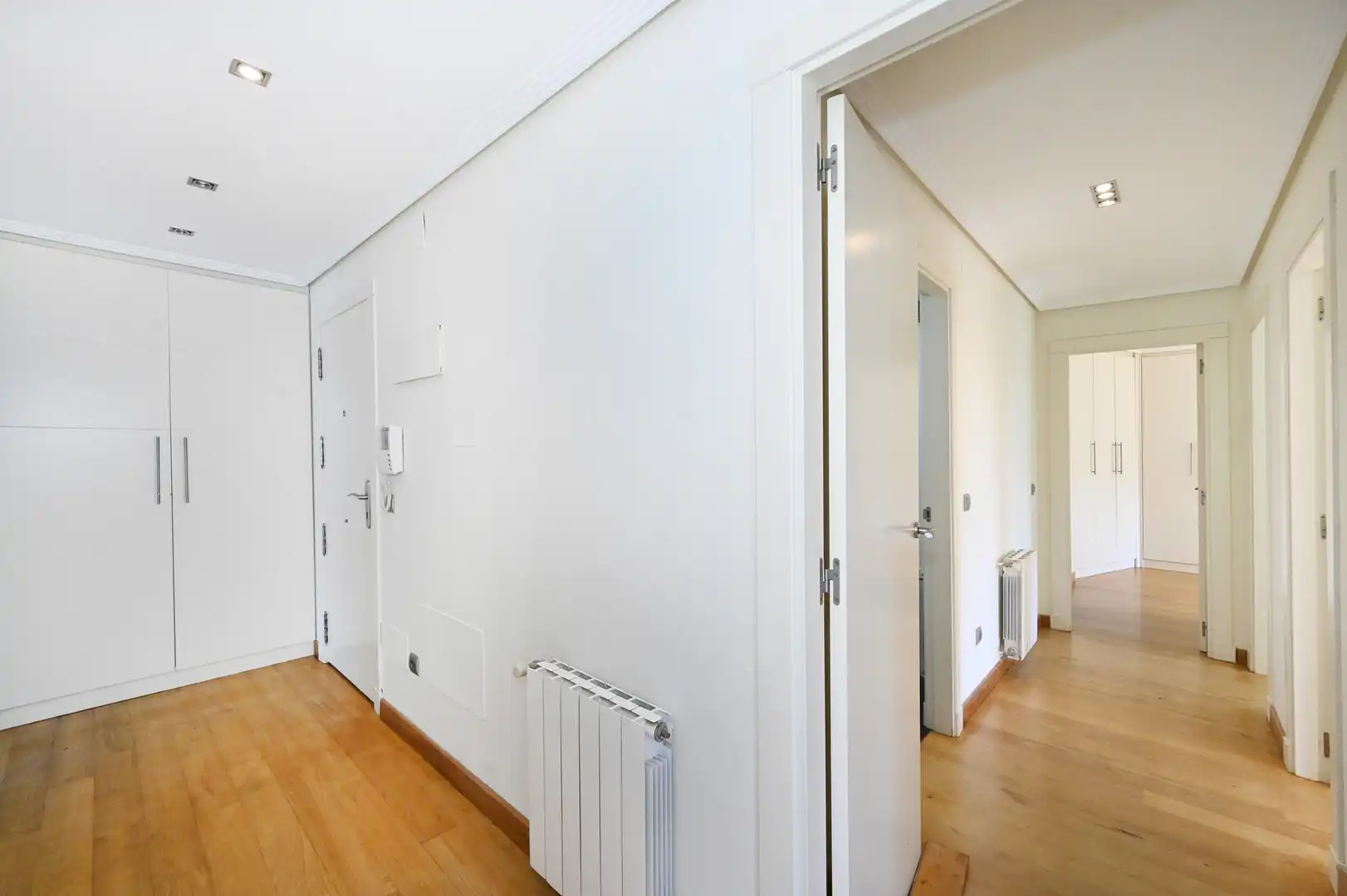 Flat for rent in Avenida Doctor Diego Madrazo, Valdenoja