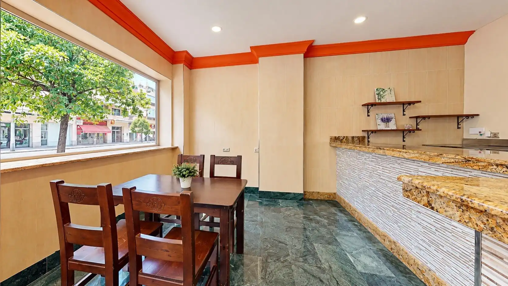 Comedor de Local en venta en Granada con Aire acondicionado y Amueblado