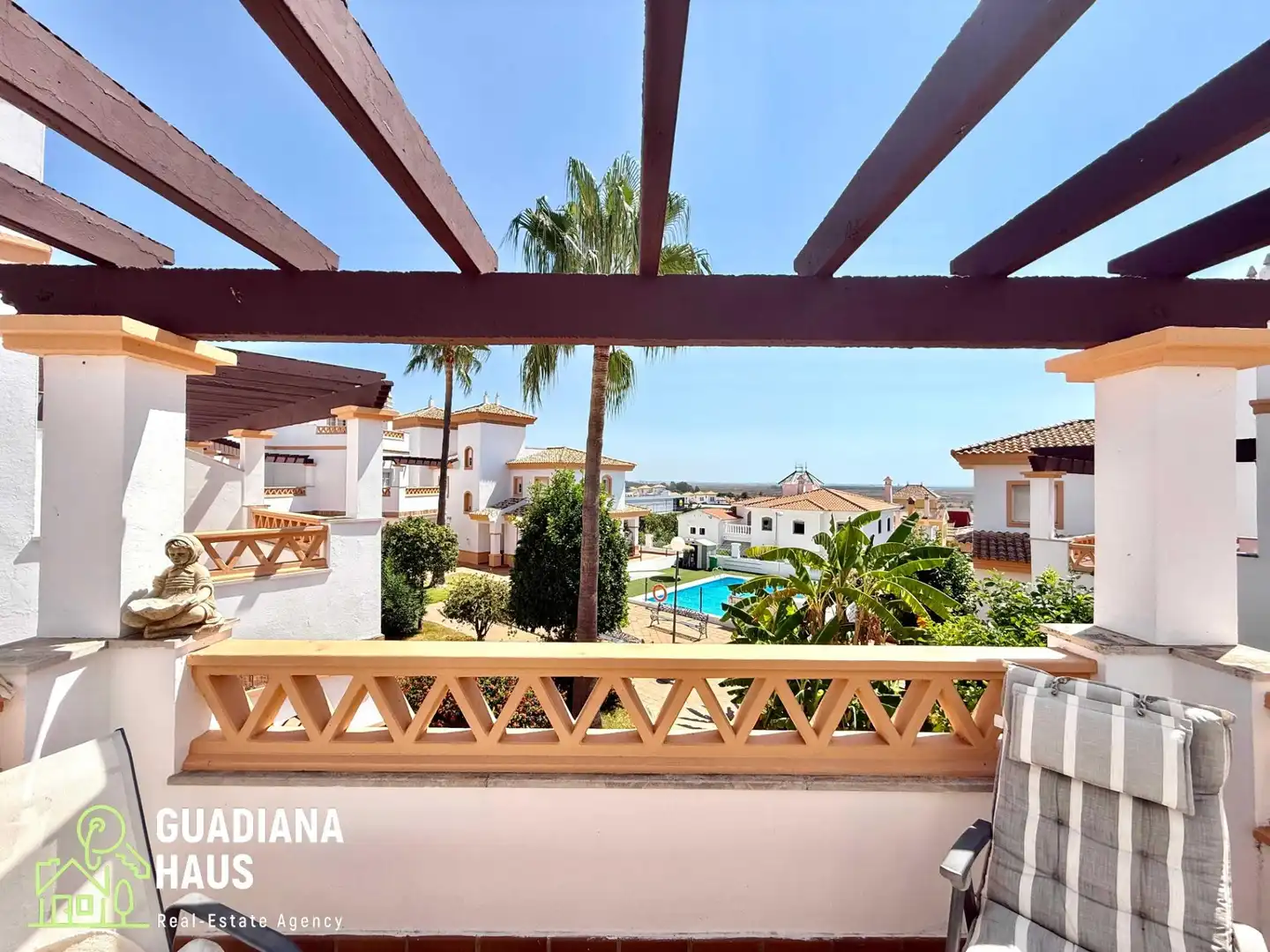 Vista exterior de Casa adosada en venda en Ayamonte amb Aire condicionat, Calefacció i Jardí privat