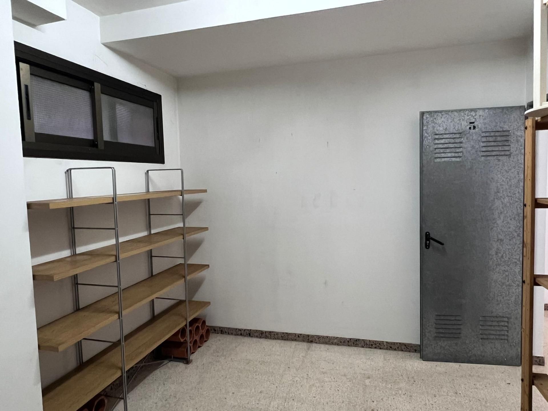 Box room to rent in  Madrid Capital