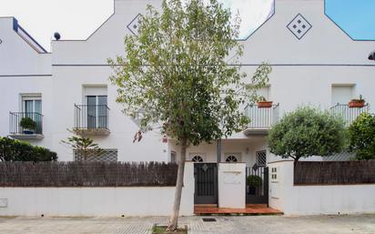 Vista exterior de Casa adosada en venda en Sitges amb Aire condicionat, Terrassa i Balcó