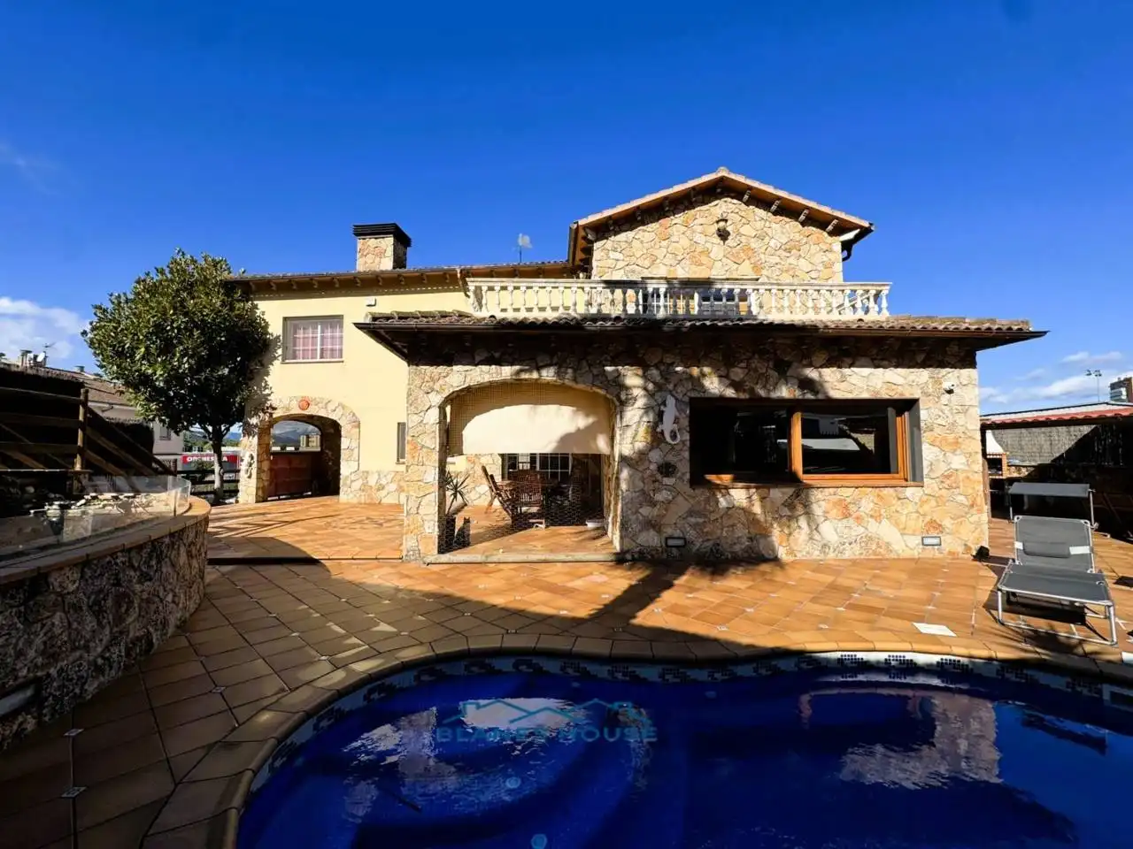 Vista exterior de Casa o xalet en venda en Blanes amb Aire condicionat, Calefacció i Jardí privat
