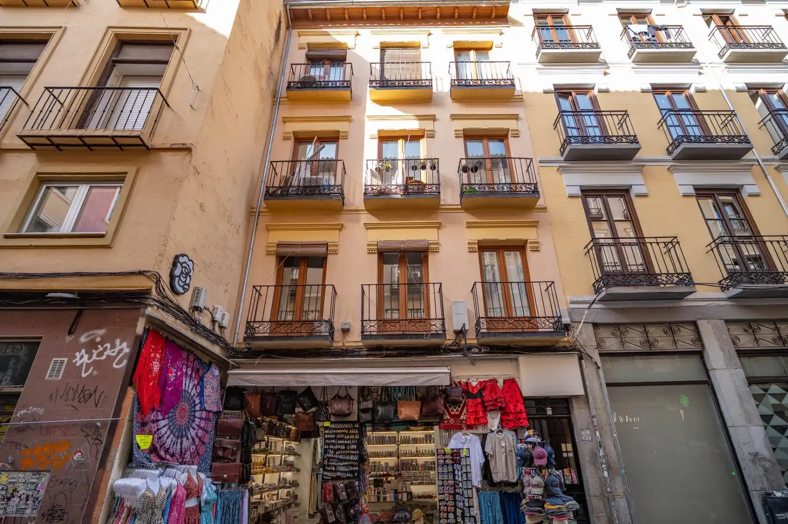 Außenansicht von Wohnungen zum Verkauf in Granada mit Klimaanlage, Heizung und Terrasse