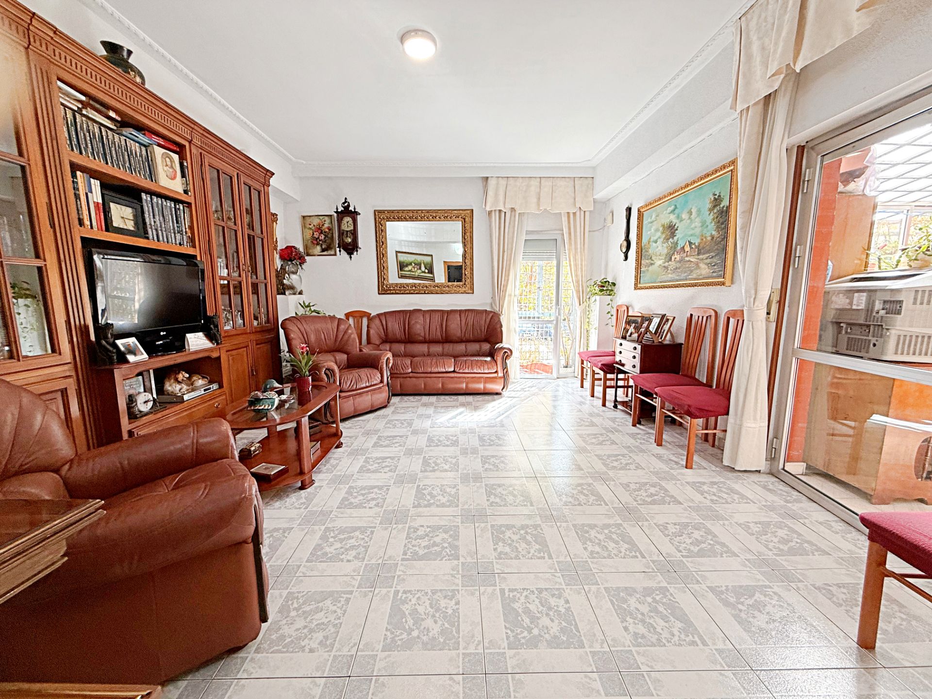 Living room of Flat for sale in  Madrid Capital  with Heating and Furnished