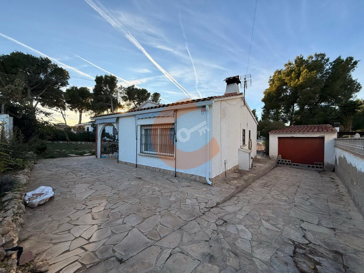 Vista exterior de Casa o xalet en venda en El Vendrell amb Aire condicionat, Calefacció i Jardí privat