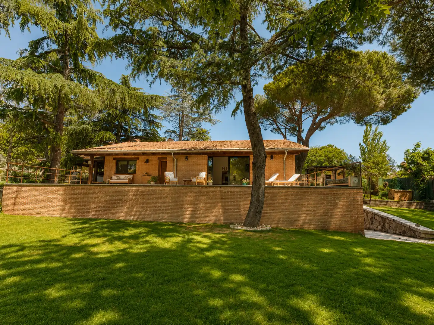 Jardí de Casa o xalet en venda en Hoyo de Manzanares amb Jardí privat, Piscina i Moblat