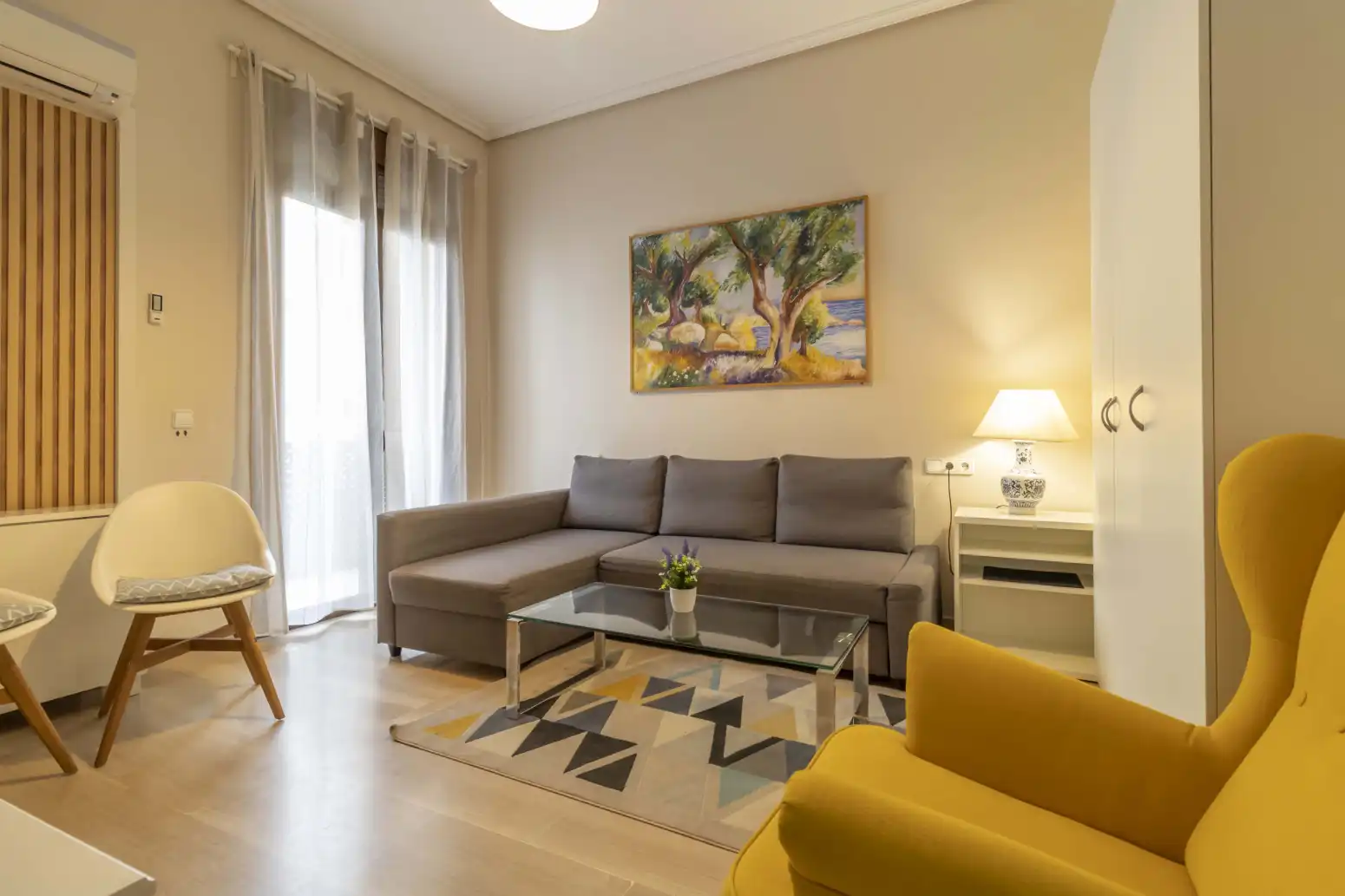 Living room of Flat for sale in Sevilla  with Air Conditioner, Heating and Balcony