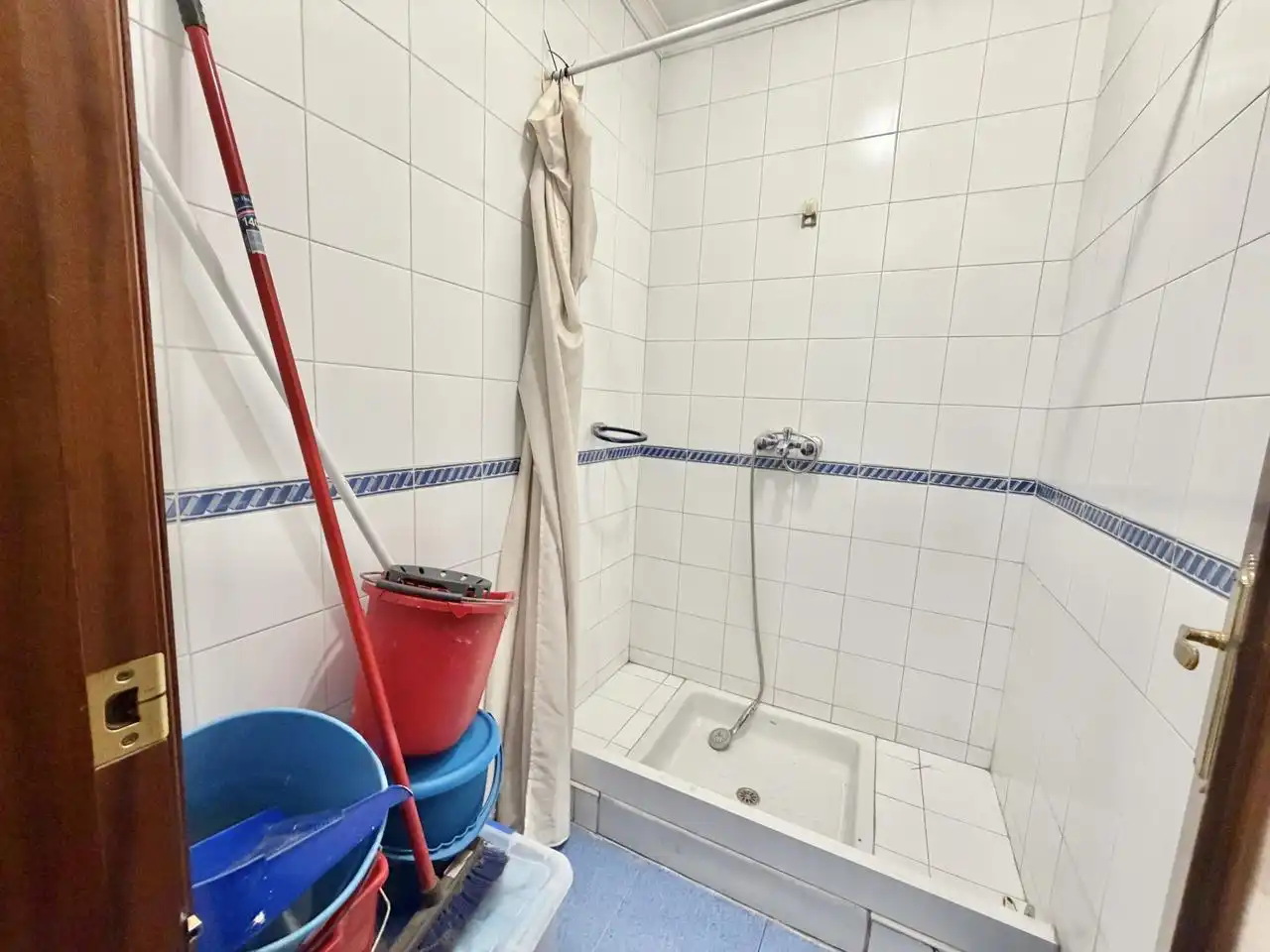Bany de Local de lloguer en Avilés