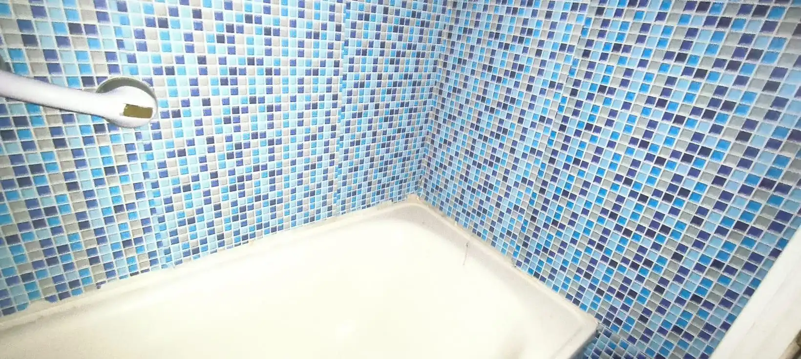 Bany de Dúplex en venda en Estepona amb Jardí privat, Terrassa i Piscina comunitària