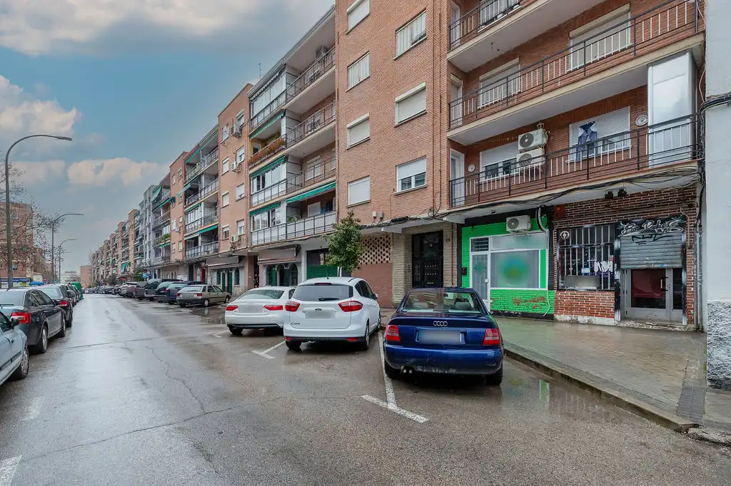 Local de alquiler en C/ Villaamil, Centro