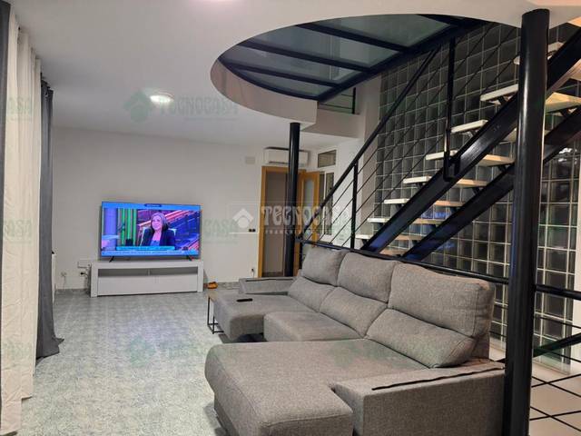 Casa adosada en Alquiler en Carrer Federico García Lorca en Les Roquetes