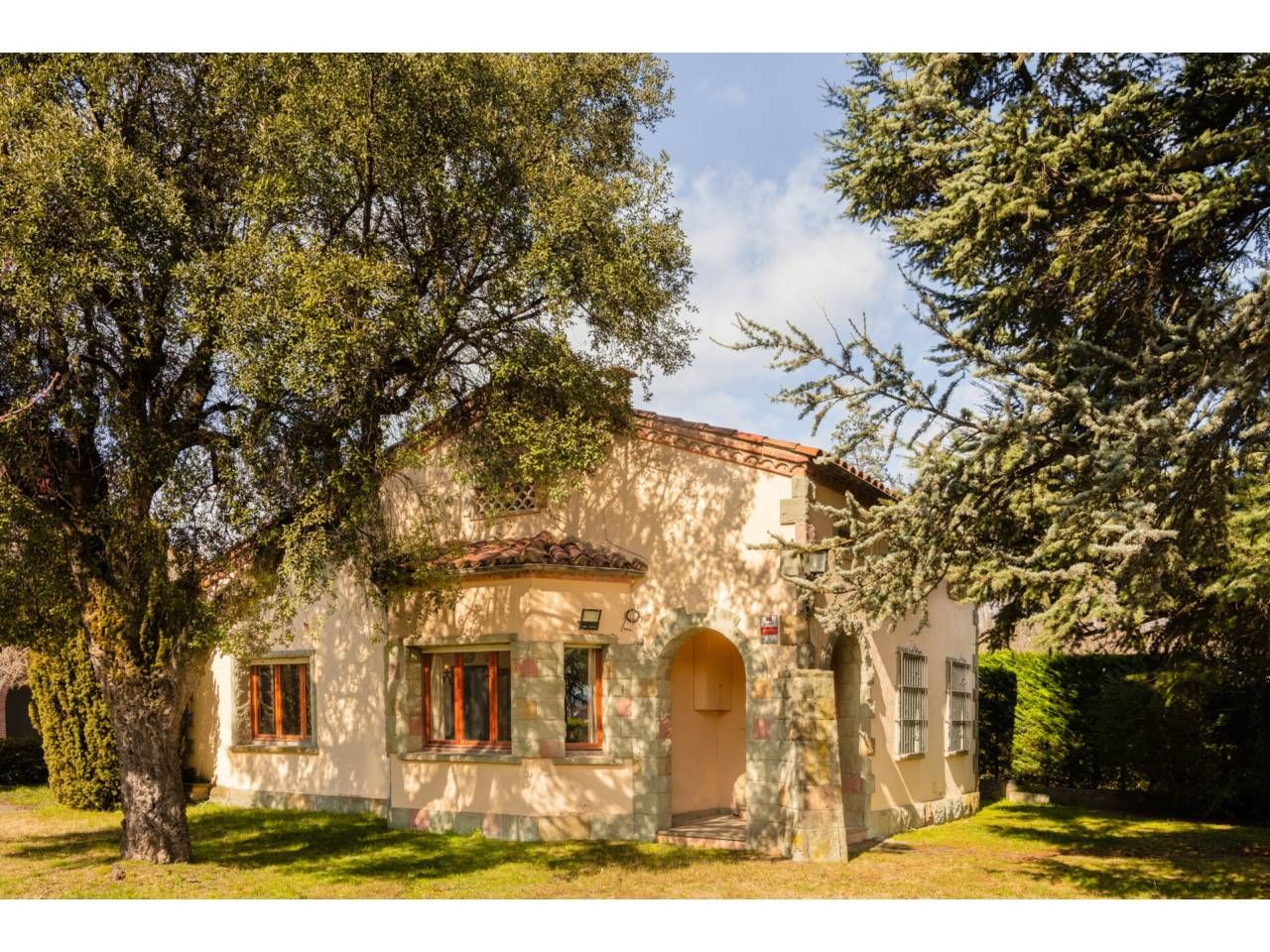 Vista exterior de Casa o xalet en venda en Torelló amb Calefacció, Jardí privat i Terrassa