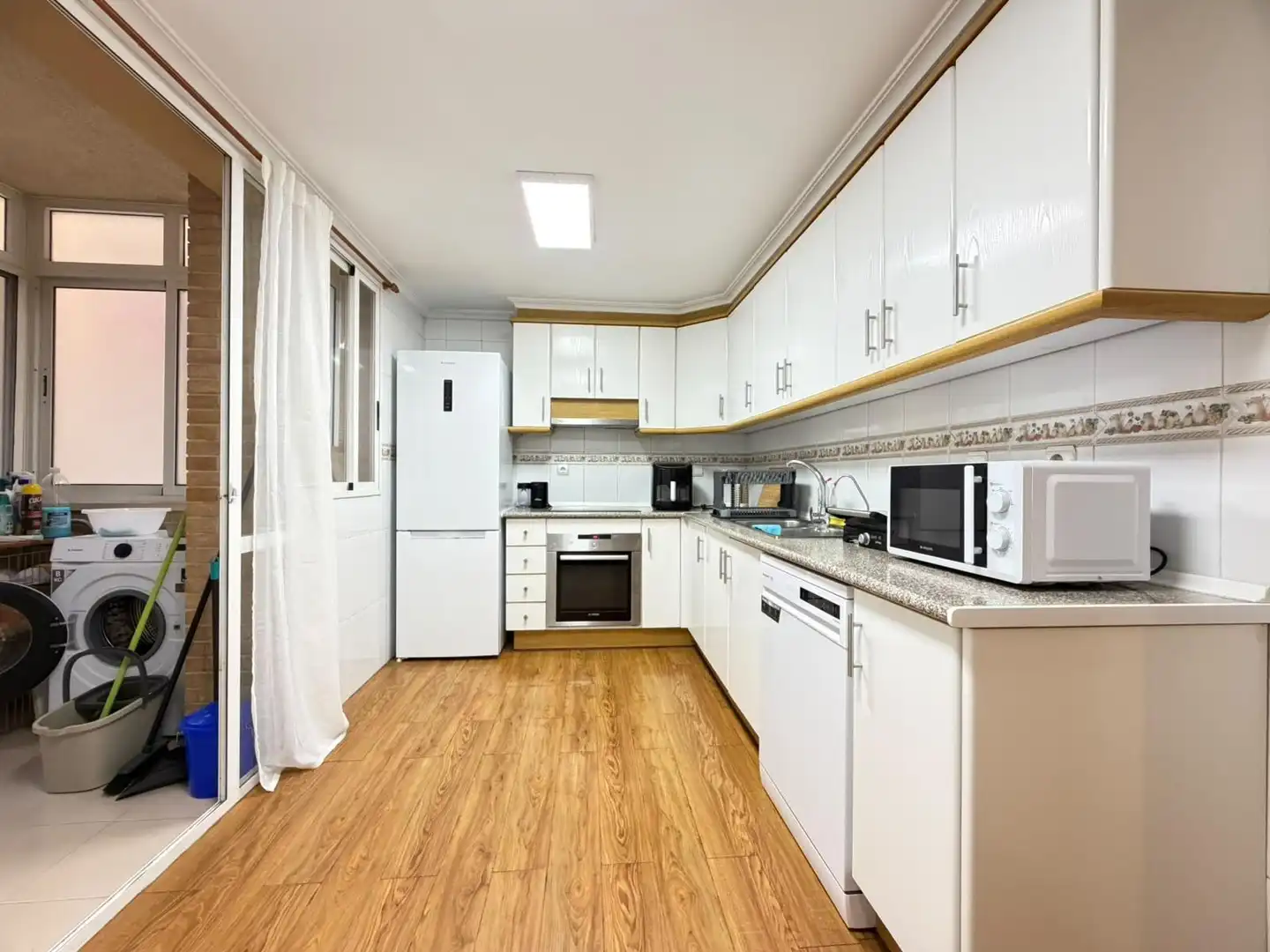 Cocina de Piso de alquiler en Alicante / Alacant con Aire acondicionado, Amueblado y Piscina comunitaria
