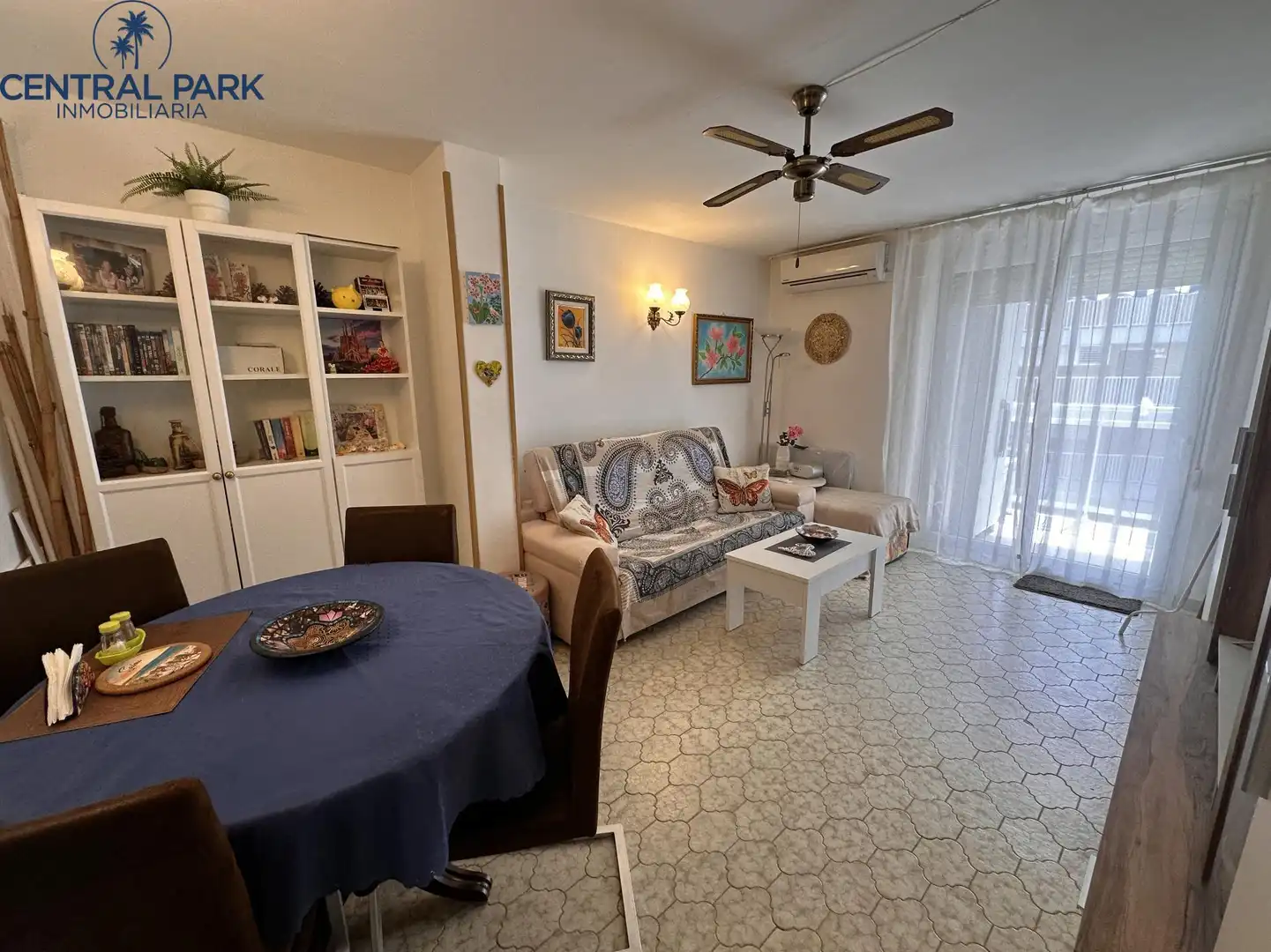 Sala de estar de Apartamento en venta en Salou con Aire acondicionado, Terraza y Amueblado