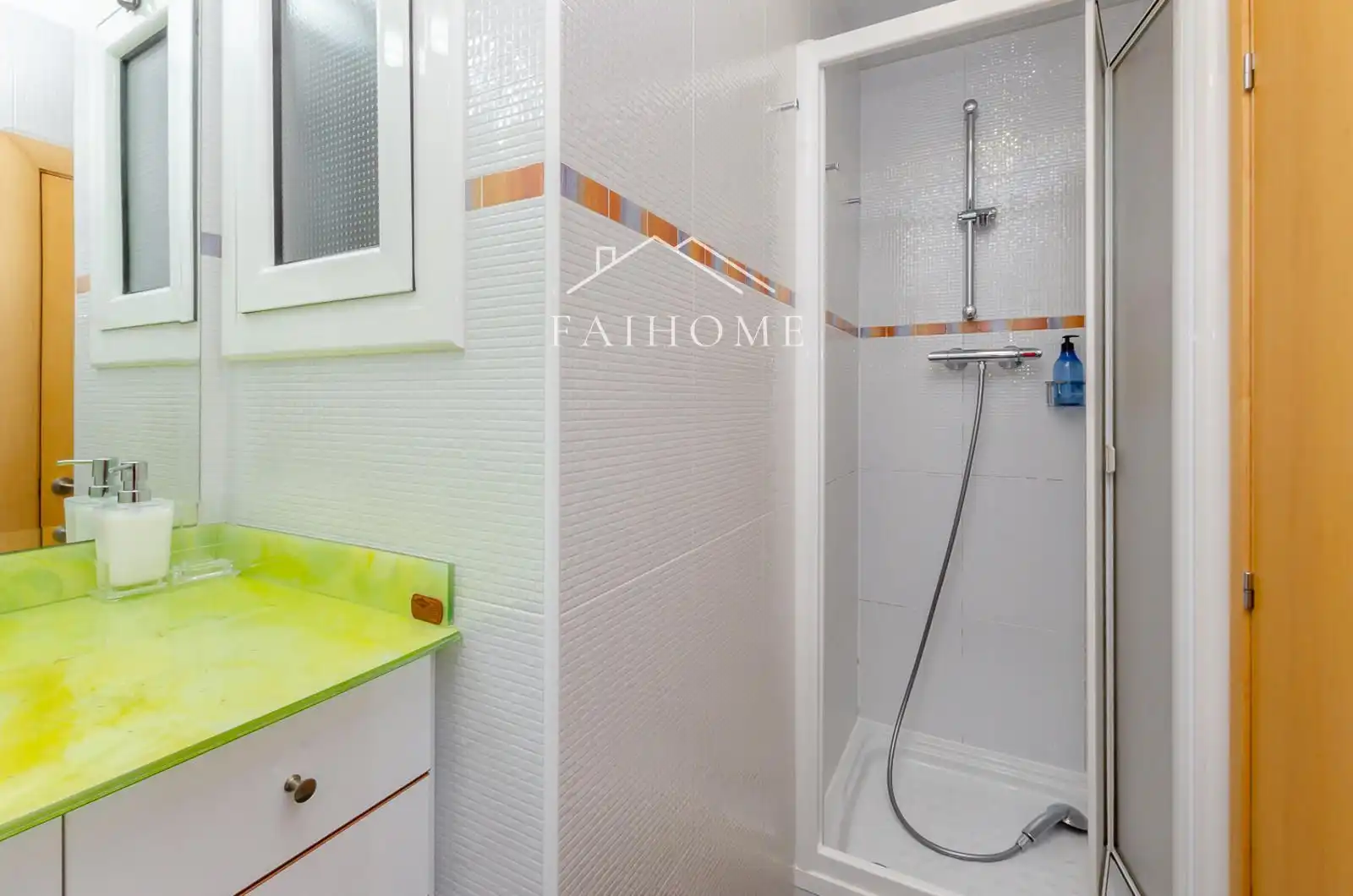 Baño de Piso en venta en Badalona con Aire acondicionado, Calefacción y Terraza