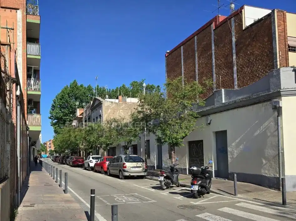 Außenansicht von Gebäude zur Miete in Barcelona