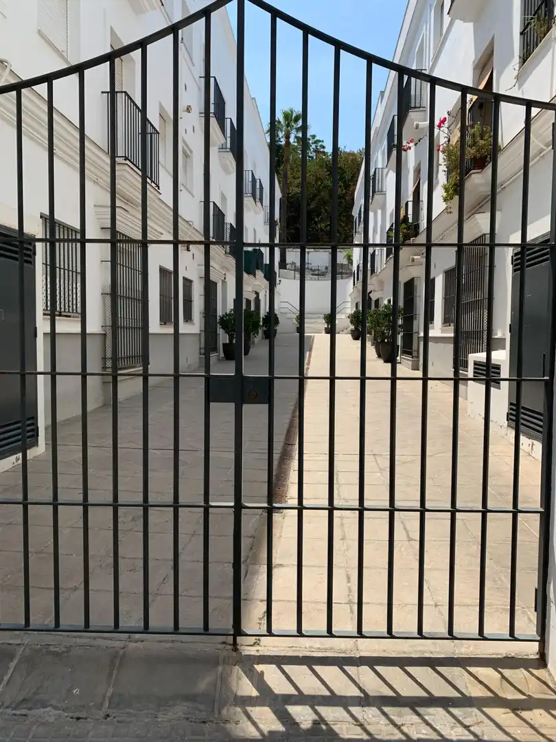 Bajo en venta en Centro - Calzada - Cabo Noval, imagen 2