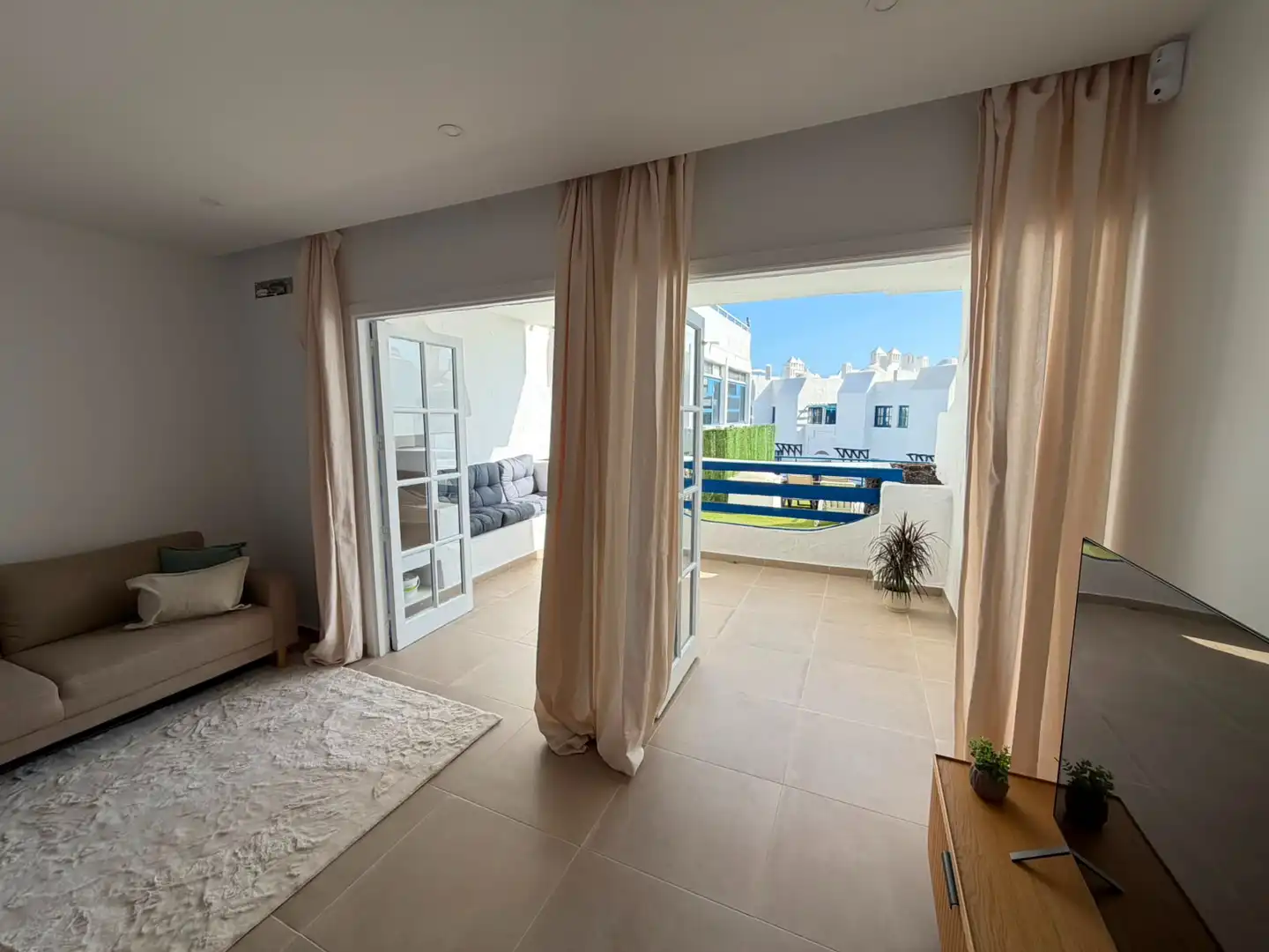 Vista exterior de Apartamento en venta en Adeje con Terraza, Amueblado y Piscina comunitaria