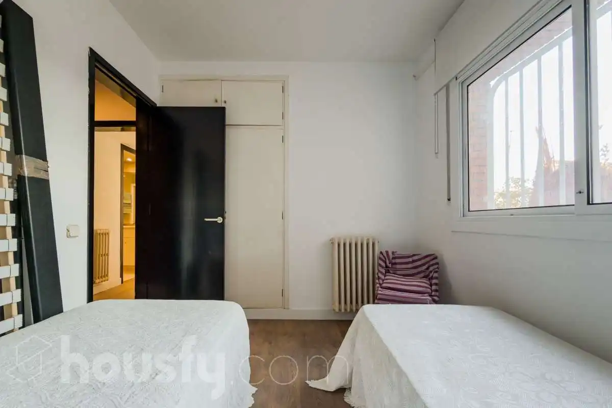 Dormitori de Casa o xalet en venda en Barcelona amb Aire condicionat, Calefacció i Jardí privat